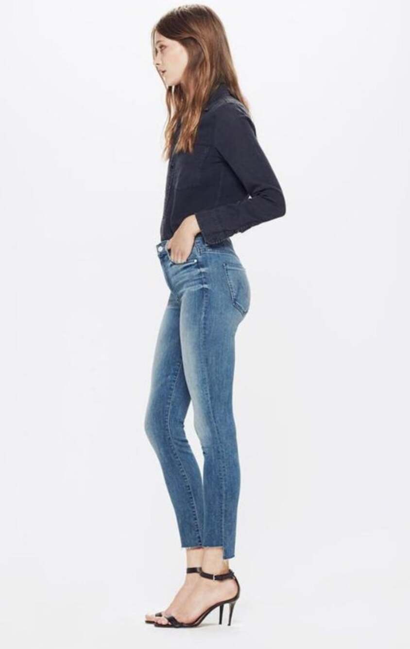 EUC Mother Stunner Zip Ankle Step Fray in Good Girls Do - 24 waist